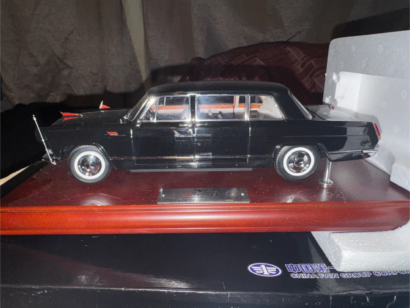 Century Dragon Hongqi CA770 1:24 Scale Model Car - photo 3