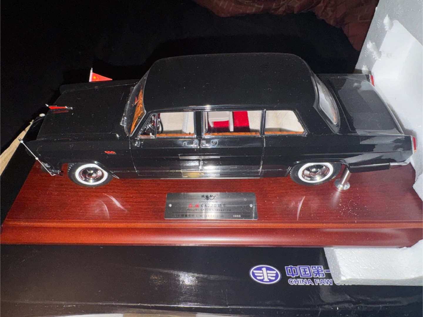 Century Dragon Hongqi CA770 1:24 Scale Model Car - photo 4