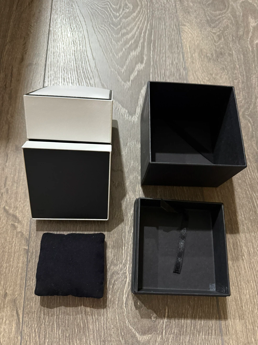 🆕 Chanel Fine jewelry Box with a little pillow - photo 4