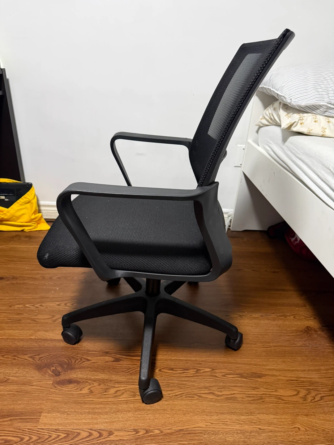 Black Office Chair - photo 2
