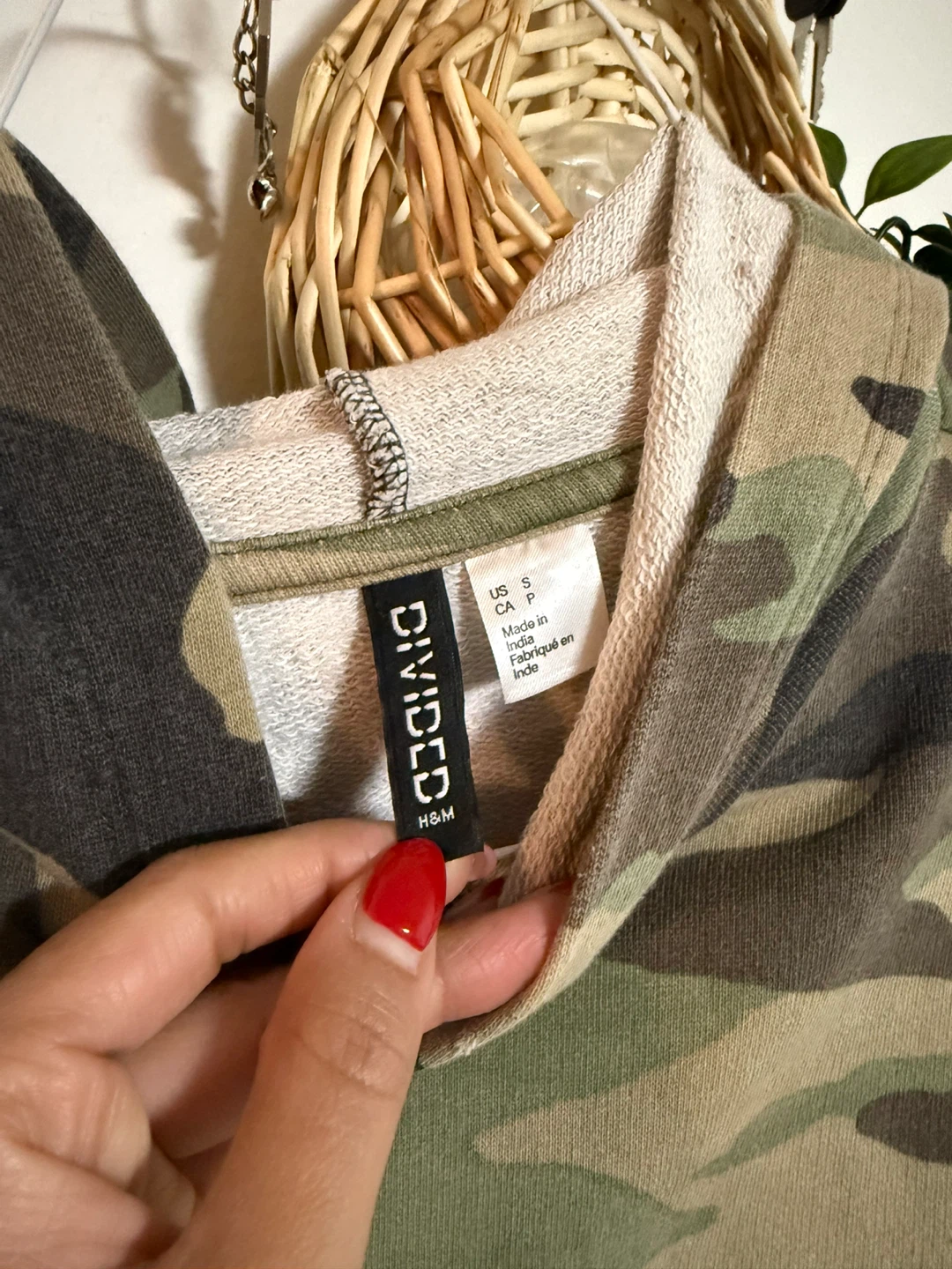 H&M Divided Camo Crop Hoodie - Size S - photo 3