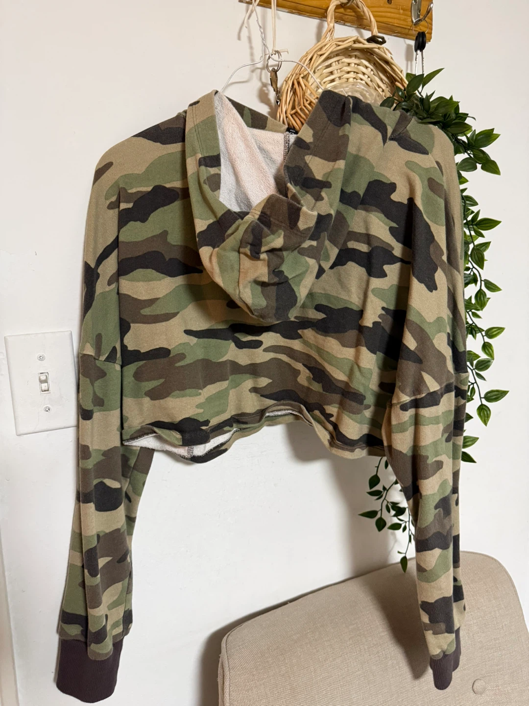 H&M Divided Camo Crop Hoodie - Size S - photo 2
