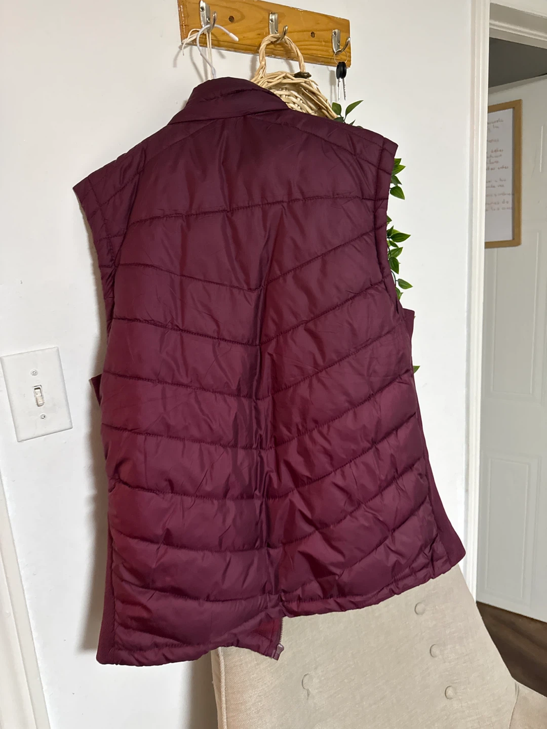 AOI Puffer Vest - Size Medium - photo 2