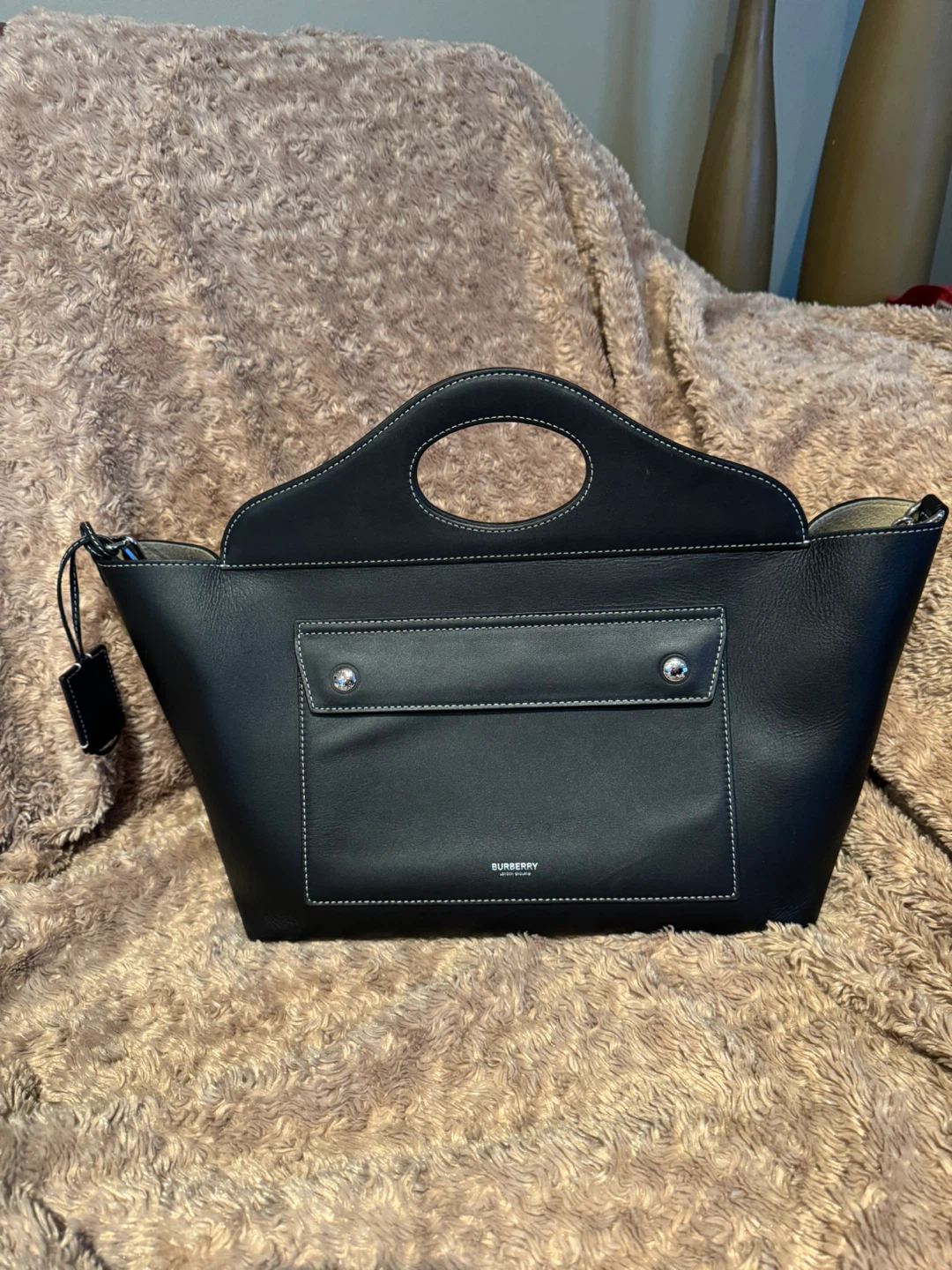 Burberry Leather Soft Pocket Tote Bag - photo 3