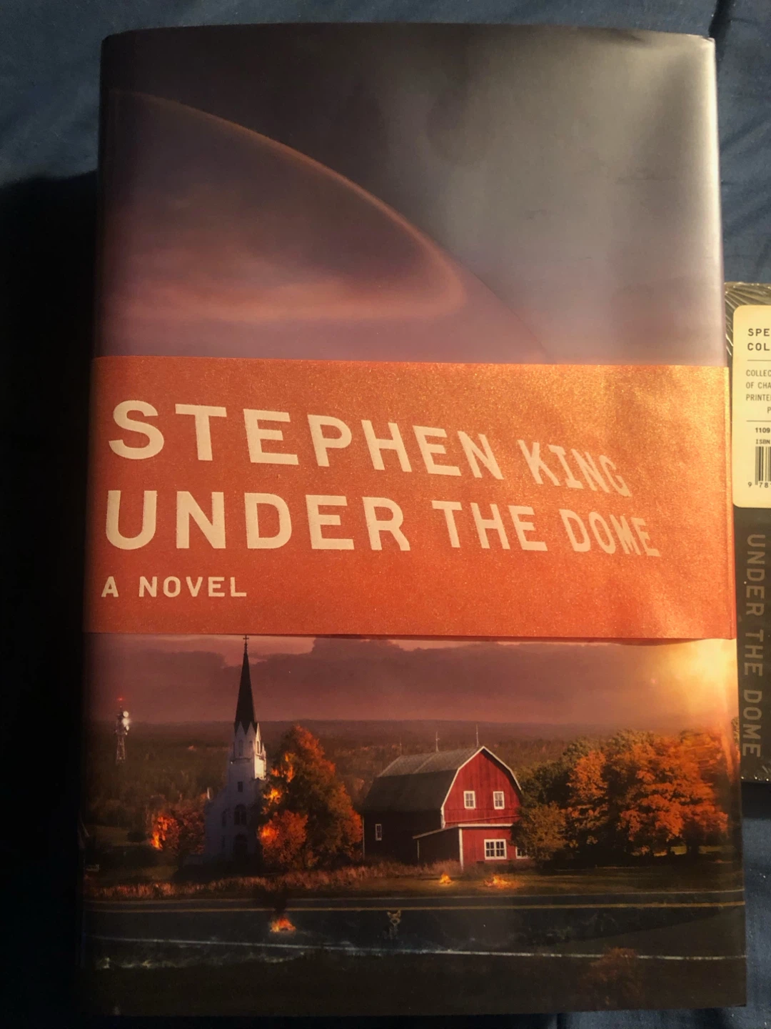 Under The Dome Illustrated Edition - Stephen King - photo 2