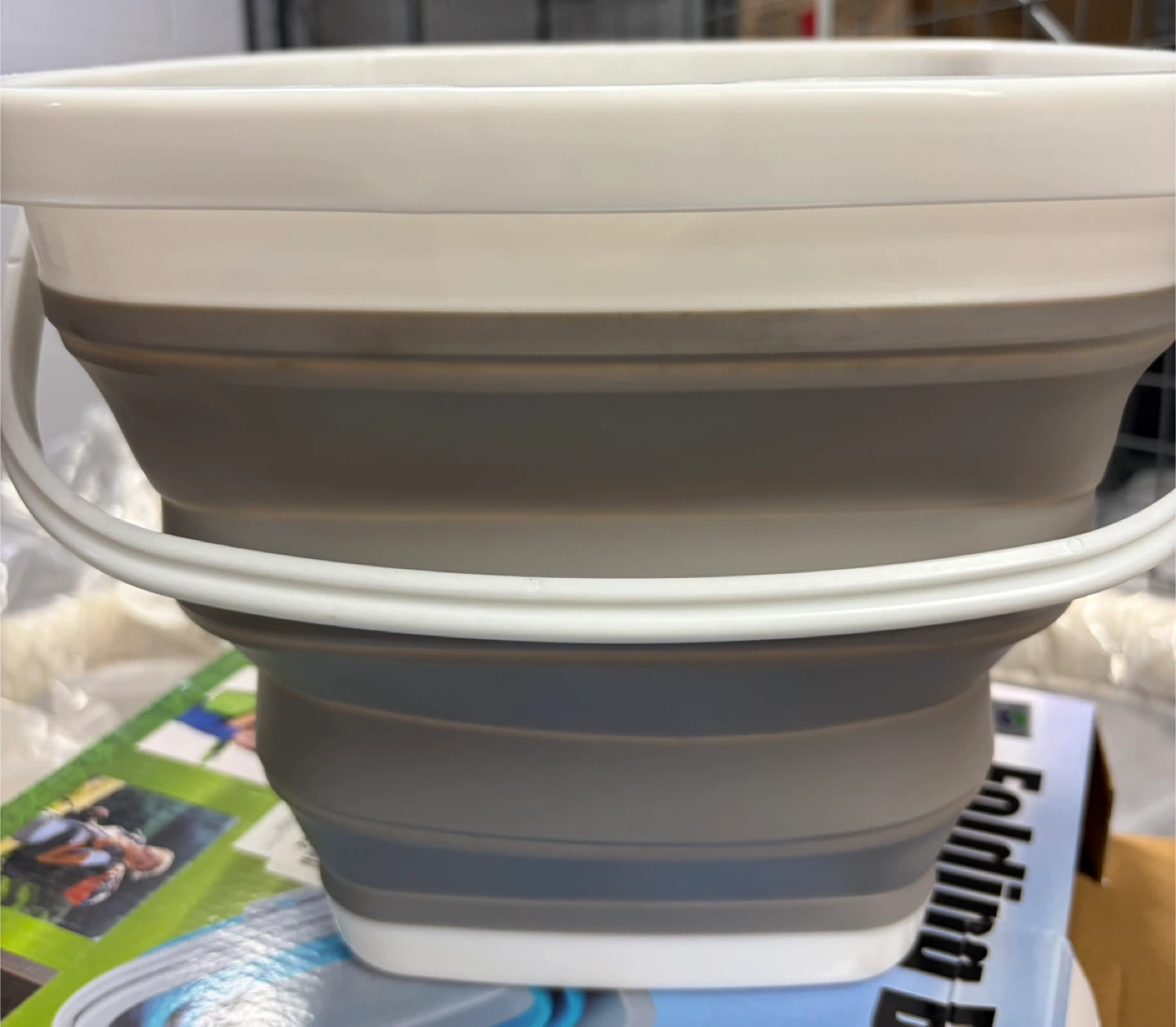 Folding Collapsible Bucket 10 L – Perfect for Camping/Cleaning! - photo 3