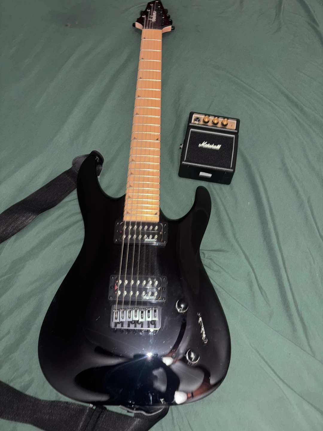 Jackson special edition . 7 string gloss finish .