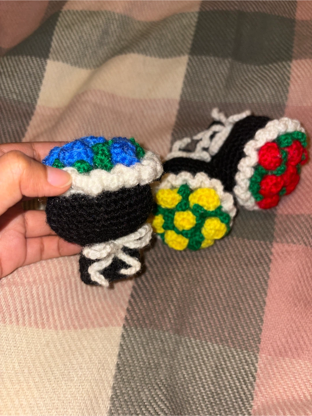 Handmade Crocheted Flower Pot Decorations - photo 3