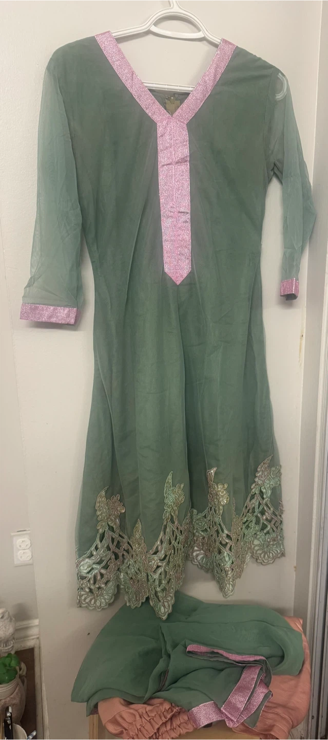 Green Salwar Kameez Suit chest 17.5” - photo 3