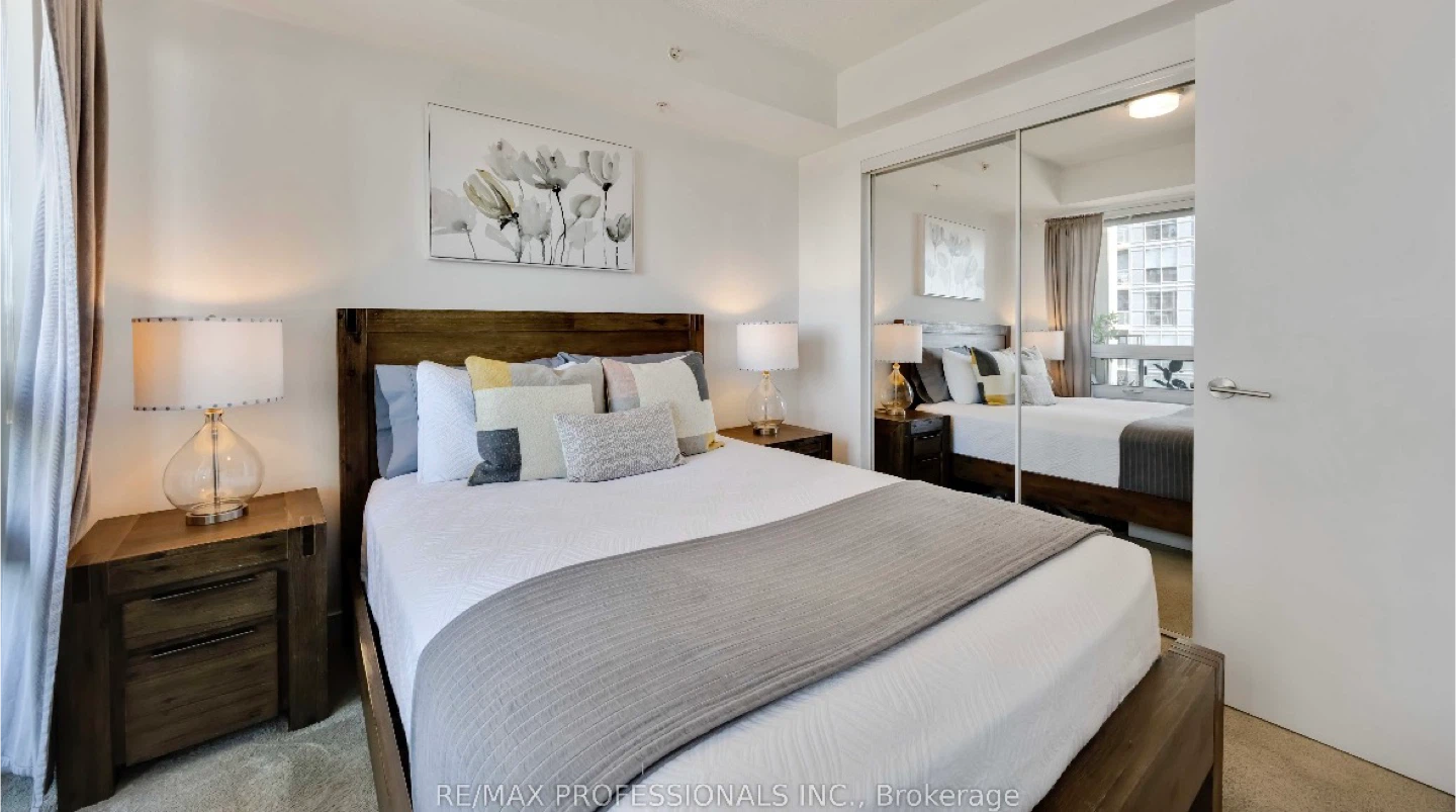 Wood Bed Frame (Queen) with 2 Side Tables - photo 3