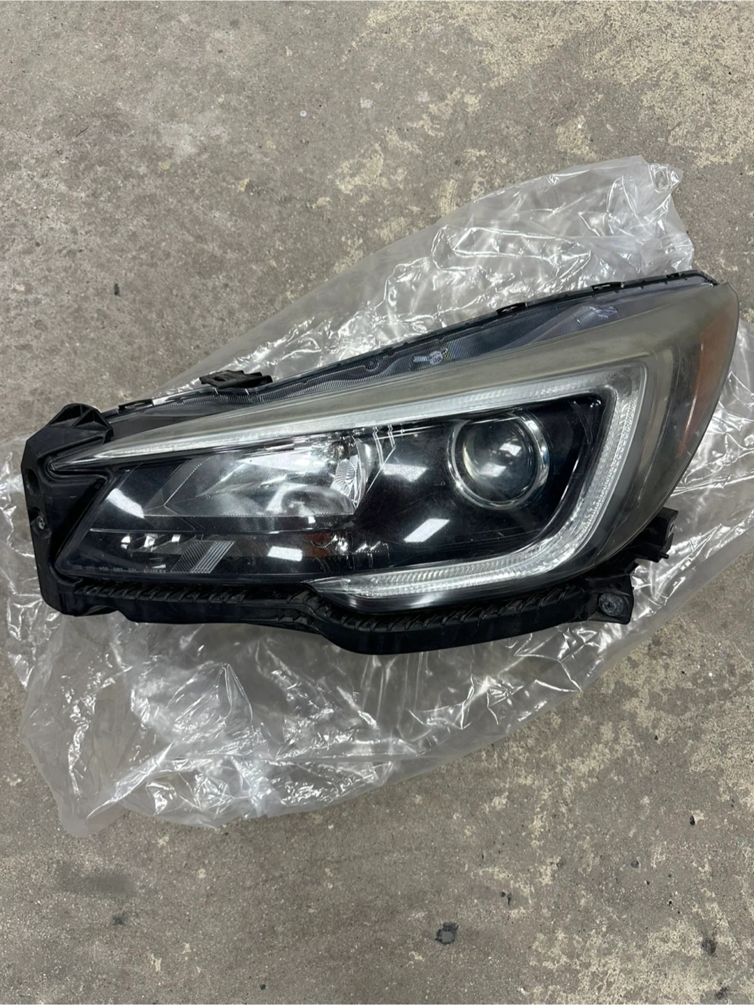 Subaru Legacy Headlight Assembly