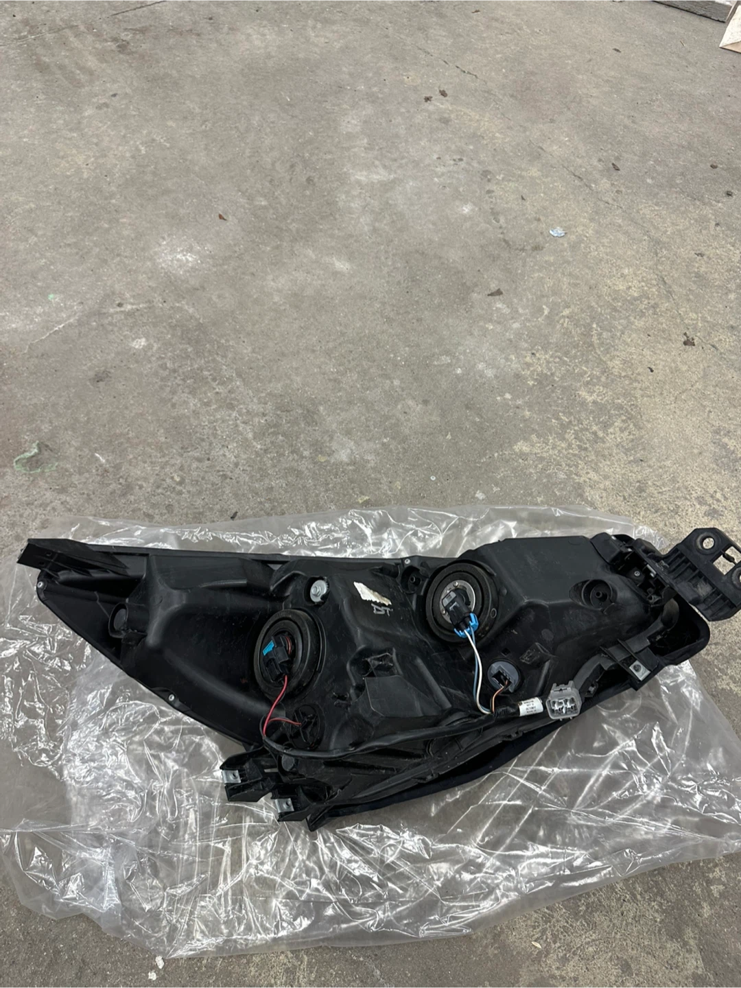 Subaru Legacy Headlight Assembly - photo 2