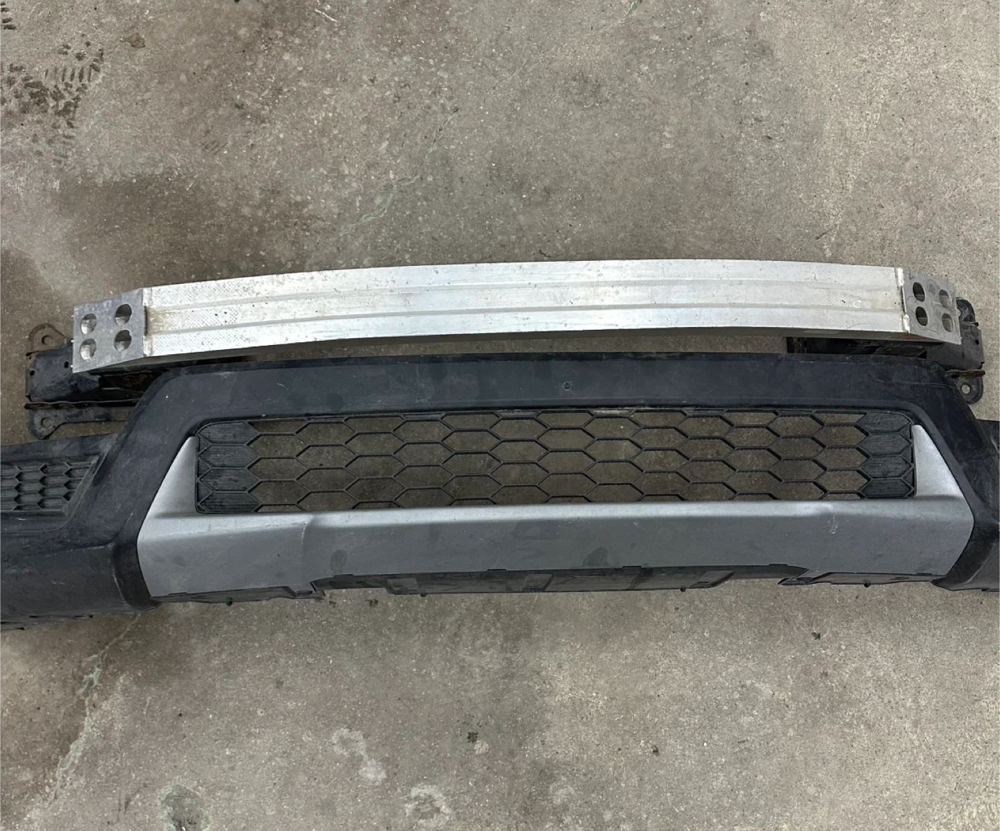 2019 Honda  CRV front lower bumper and reinforcement - photo 2