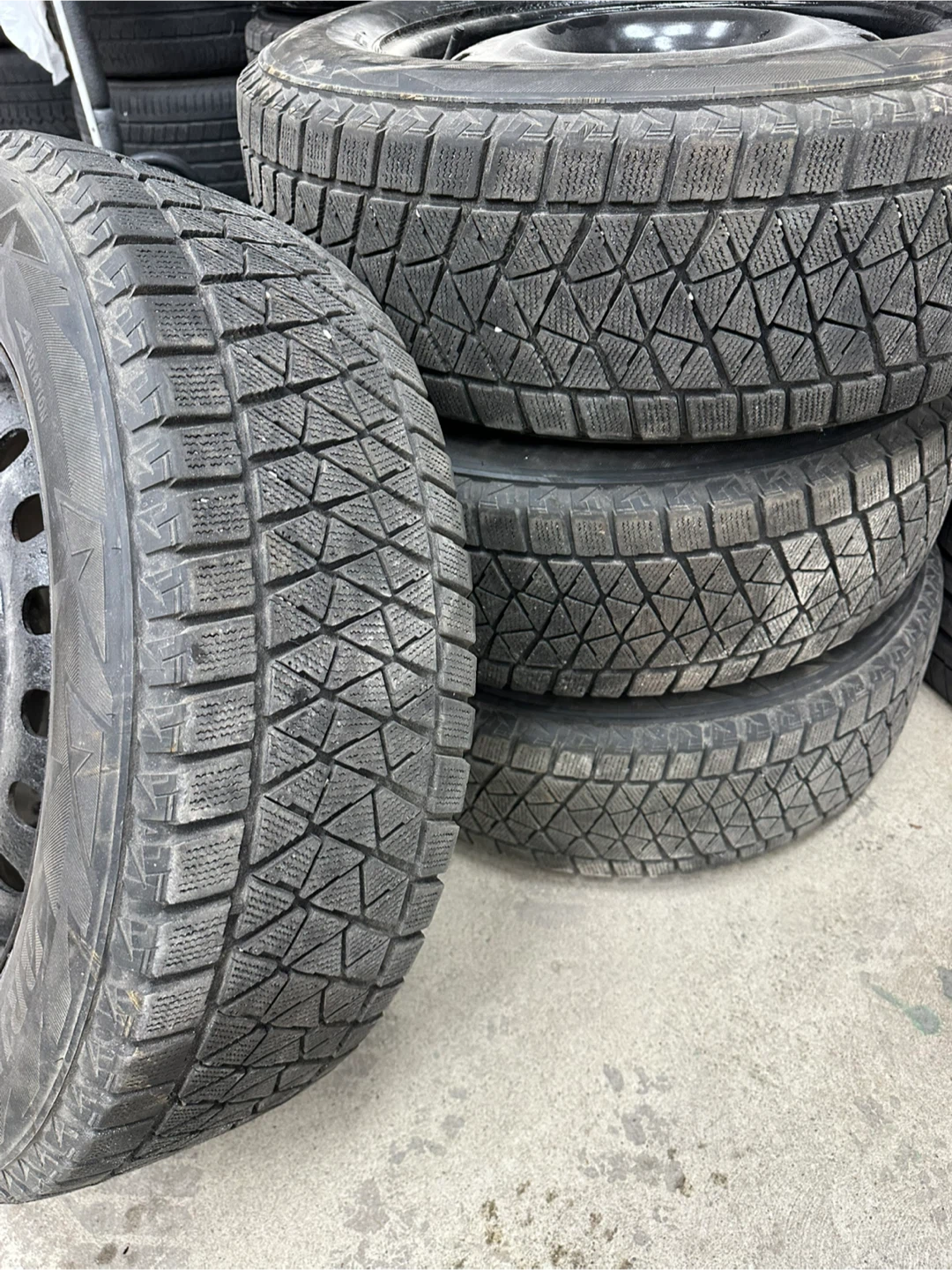 Bridgestone DM-V2 Winter Tires 235/65R18 - photo 4