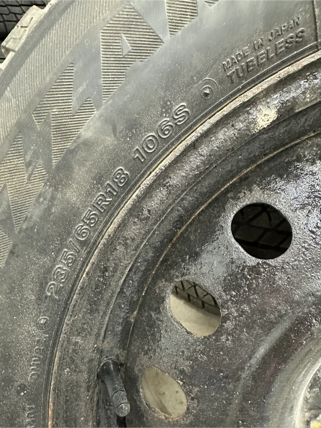 Bridgestone DM-V2 Winter Tires 235/65R18 - photo 3