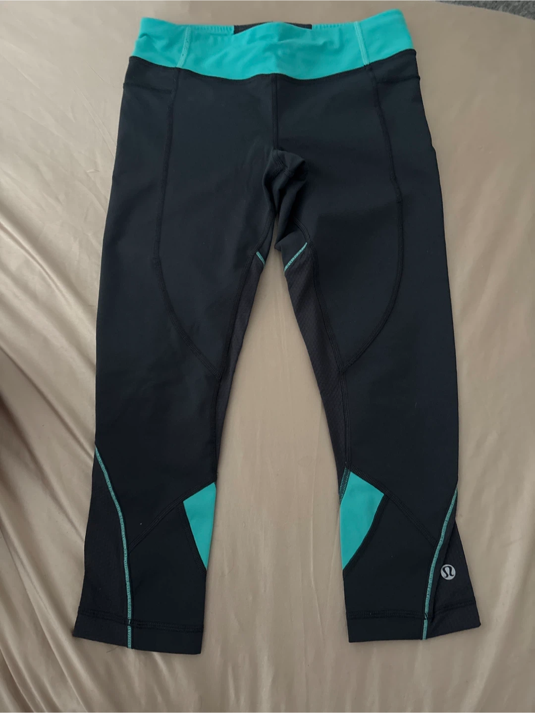 Lululemon Black & Teal Cropped Leggings - photo 2