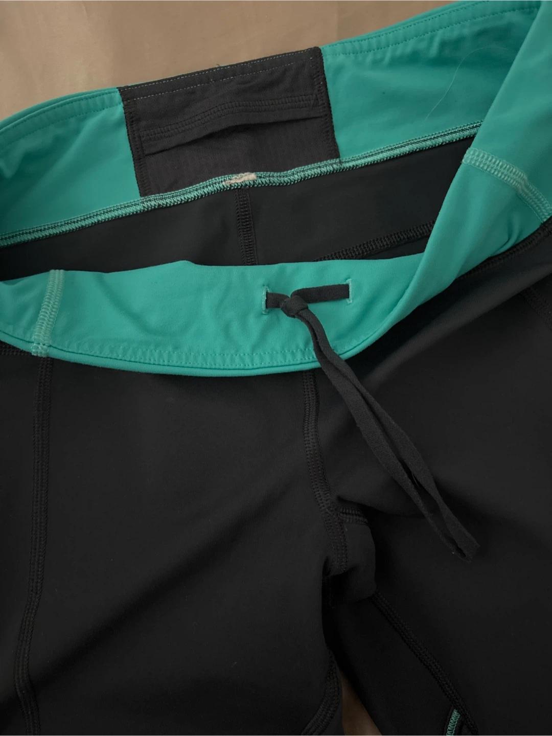 Lululemon Black & Teal Cropped Leggings - photo 3