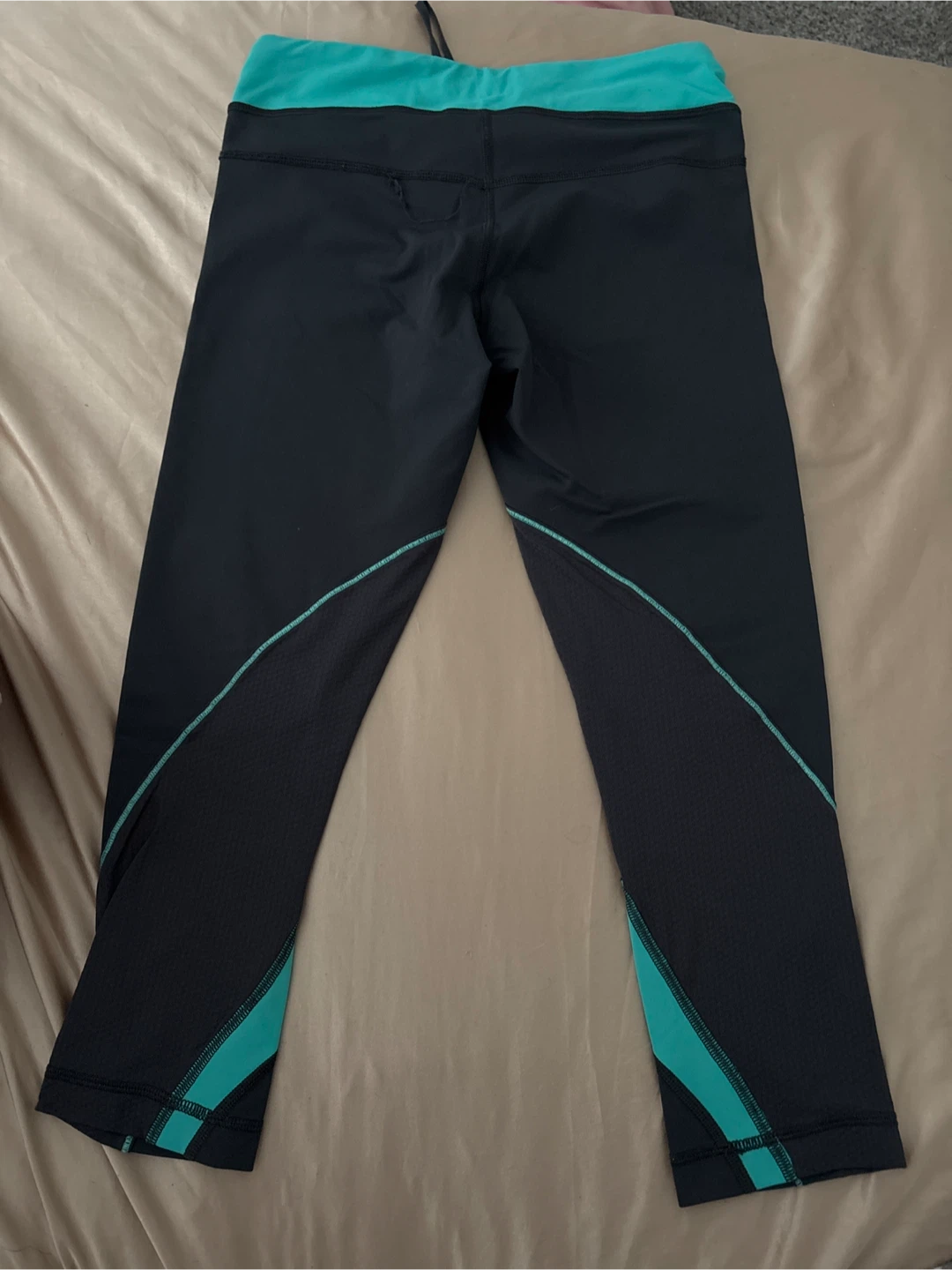 Lululemon Black & Teal Cropped Leggings - photo 4