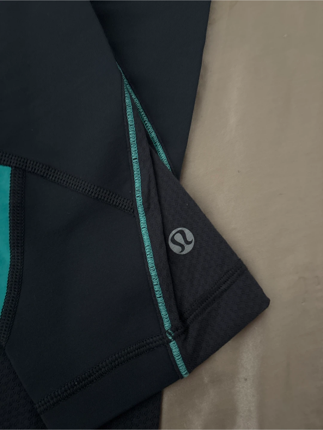Lululemon Black & Teal Cropped Leggings