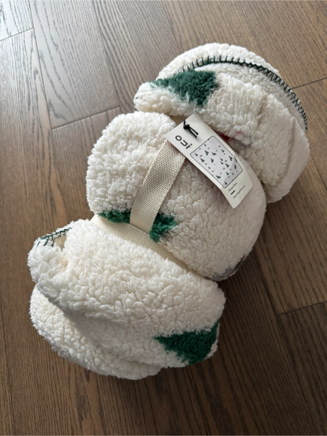 OUI Sherpa Throw Blanket - BRAND NEW