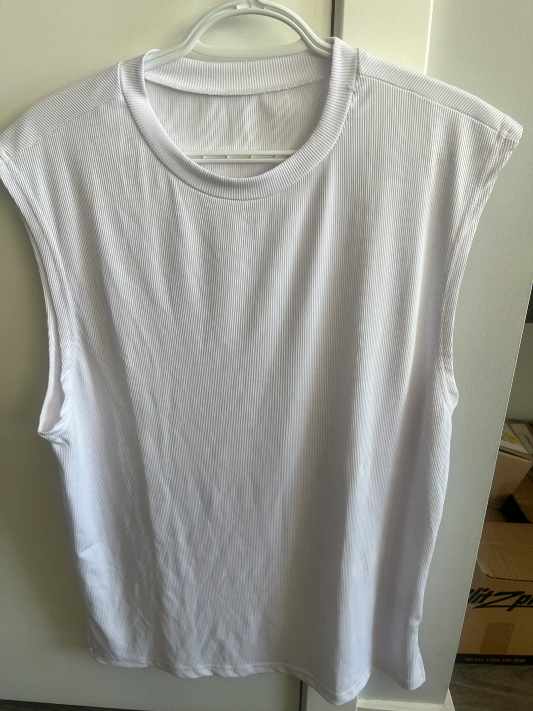 Men’s L White Ribbed Tank Top