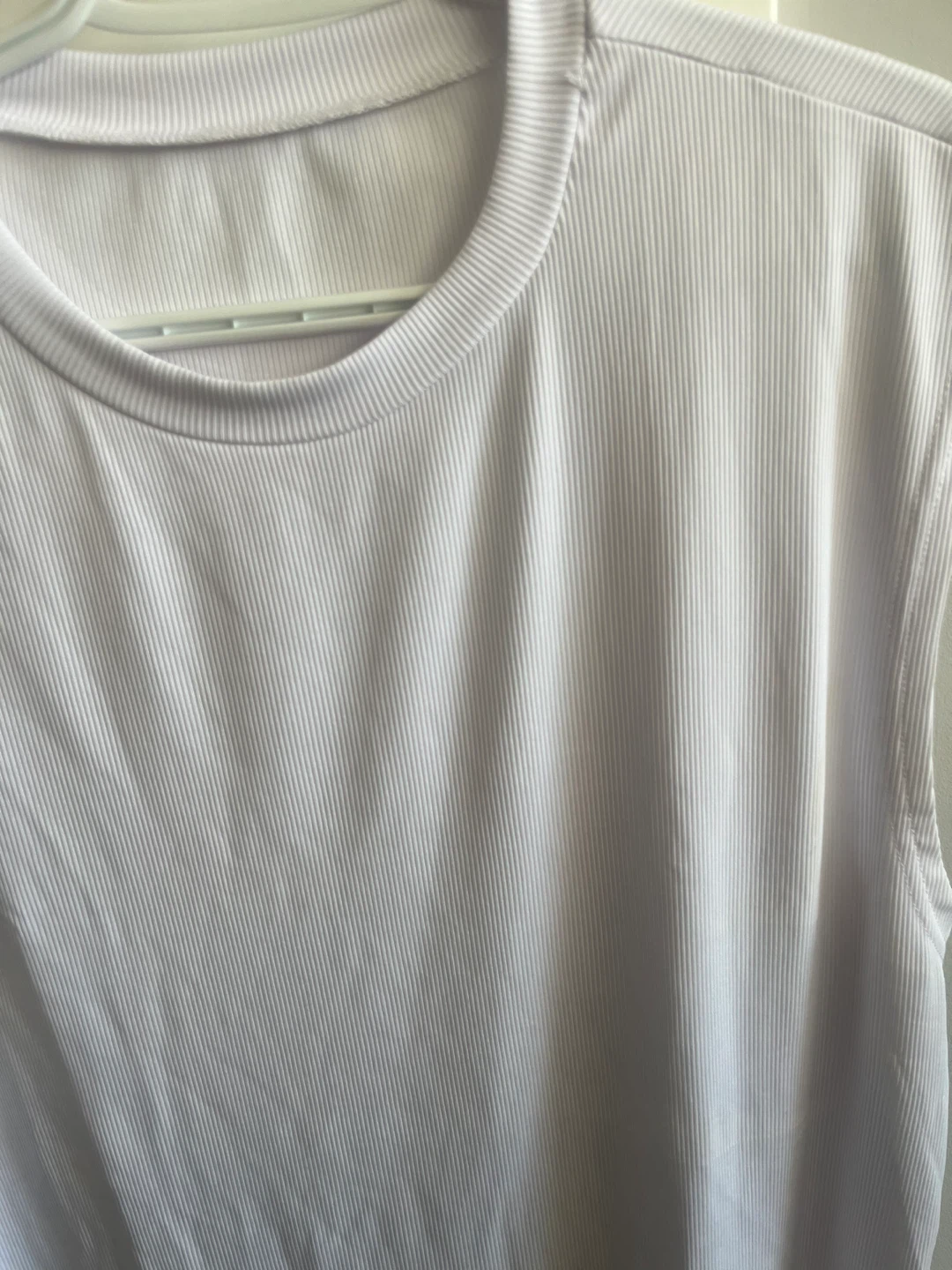 Men’s L White Ribbed Tank Top - photo 2