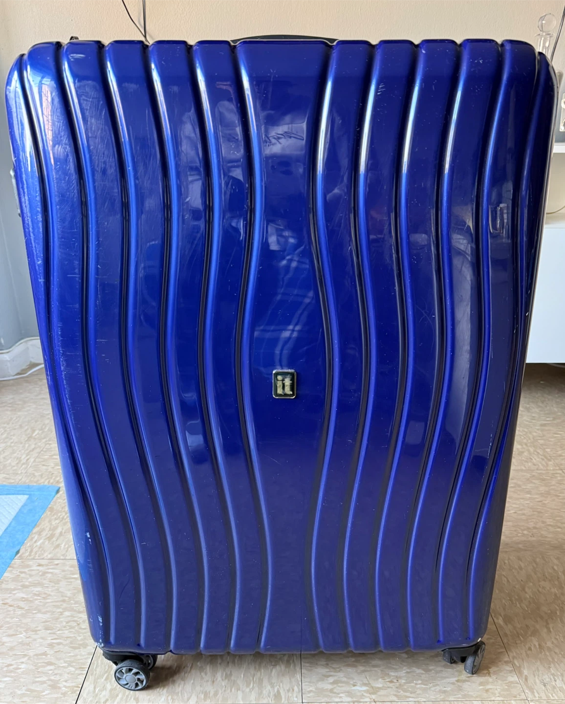 it Luggage Blue Hardside Suitcase