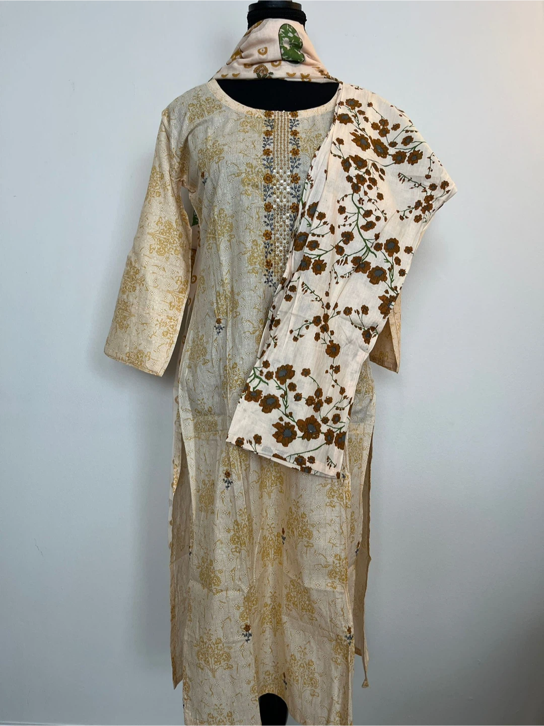 Women's Salwar Kameez Suit