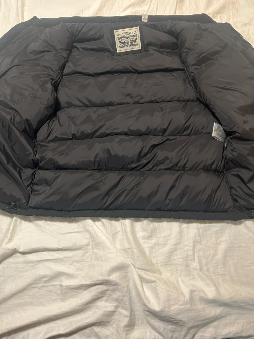 Levi's Black Puffer Jacket - Size Large - photo 3