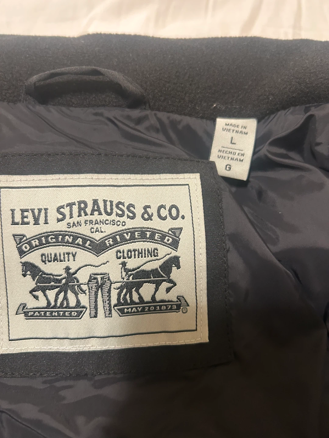 Levi's Black Puffer Jacket - Size Large - photo 4