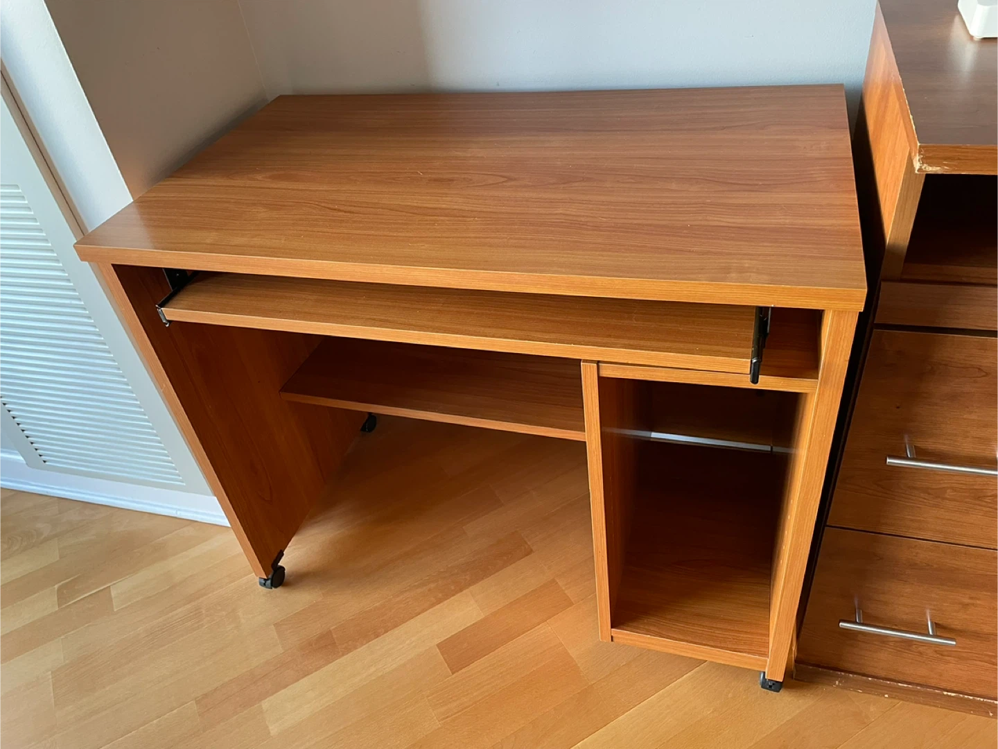 Wood Desk with Pull-Out Keyboard Tray