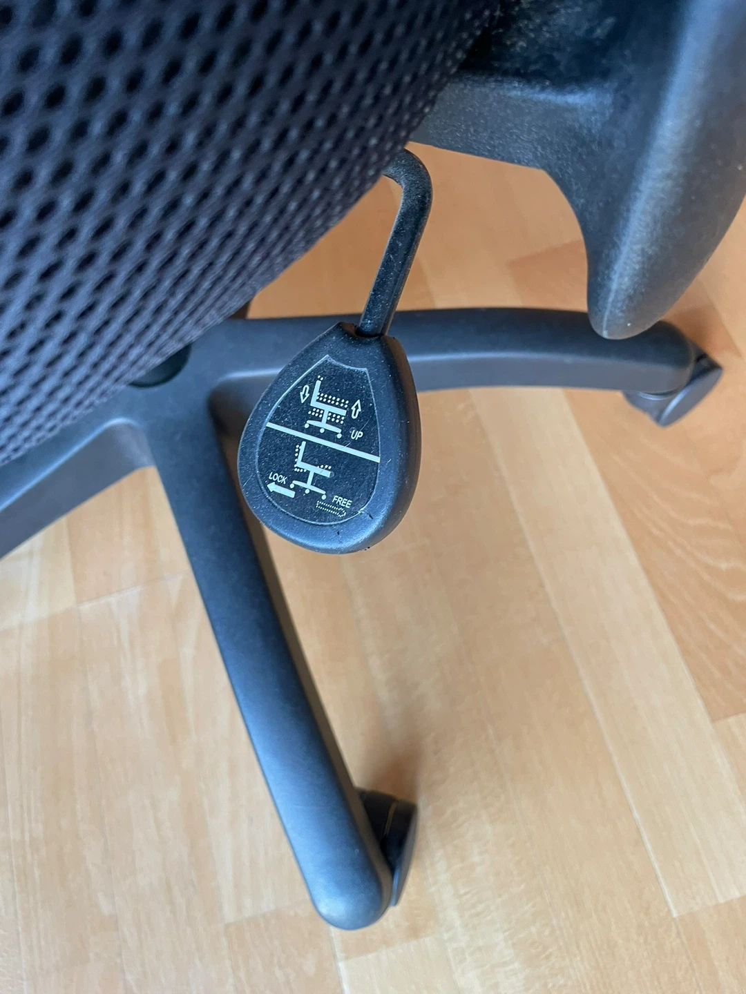 Black Adjustable Office Chair - photo 4