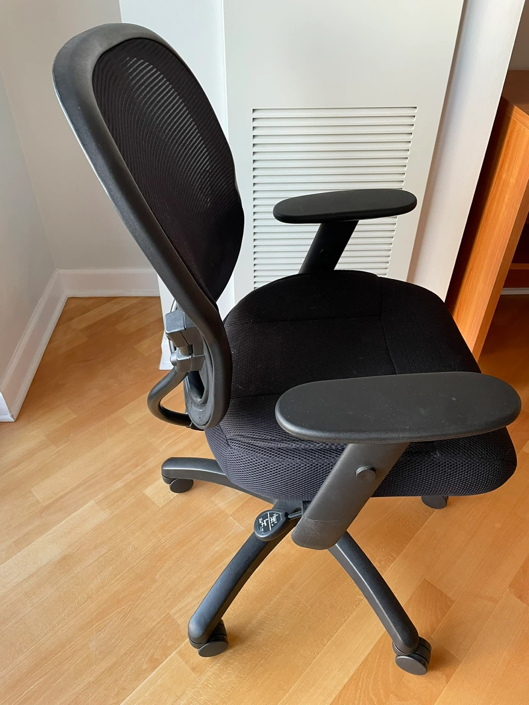 Black Adjustable Office Chair - photo 2