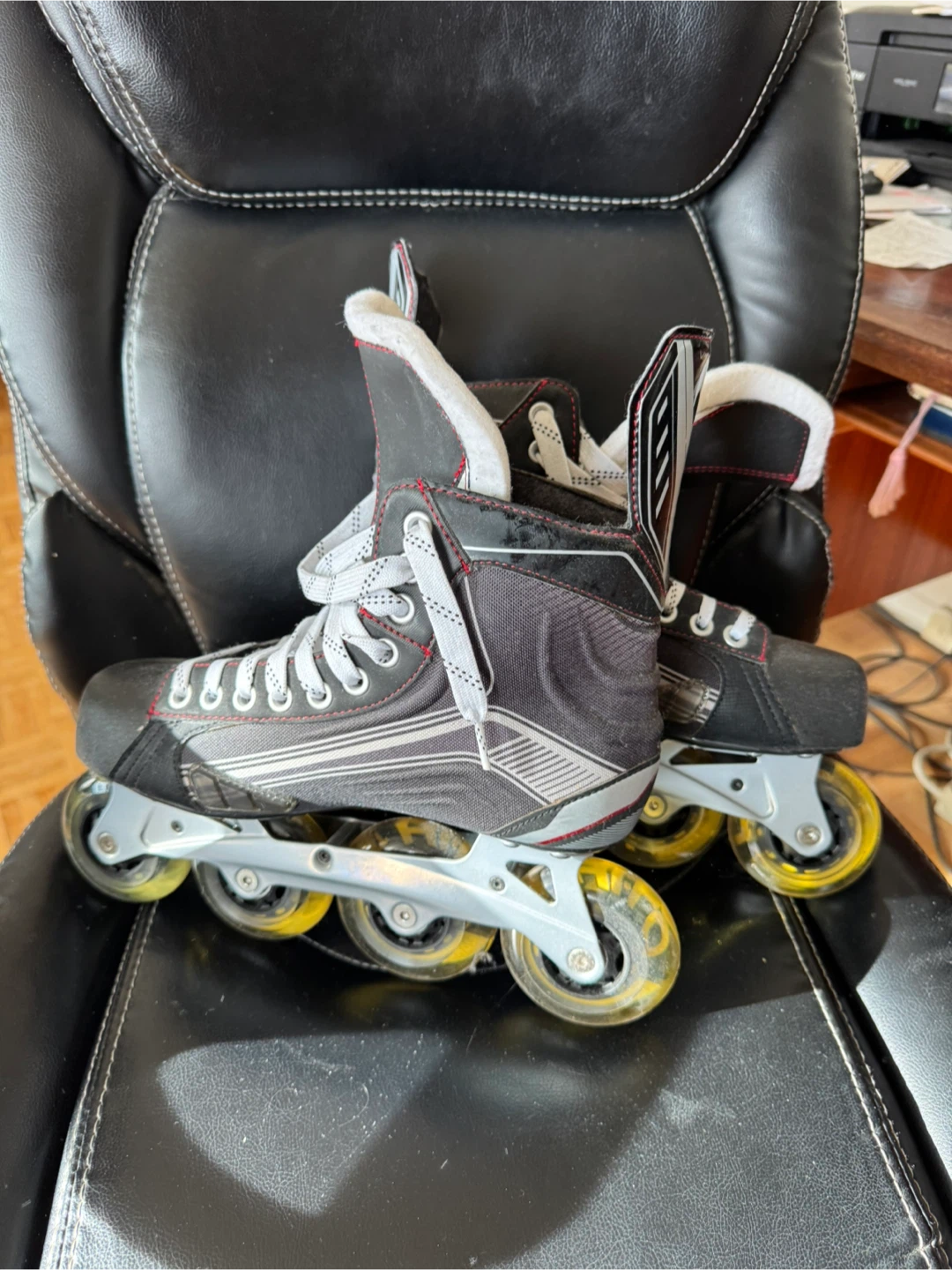 Bauer Roller Skates - Size 6 - photo 2
