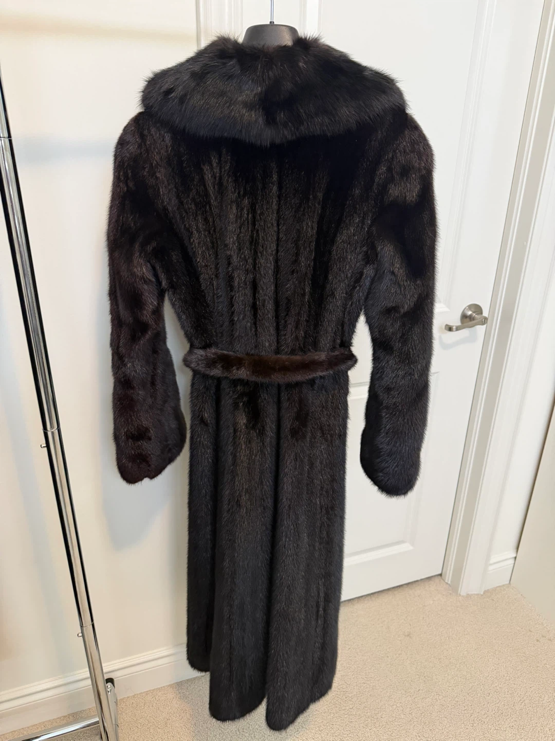 Simpson's Dark Brown Mink Fur Coat - photo 5
