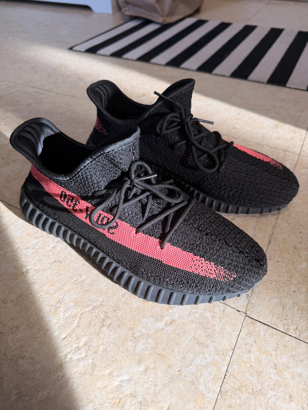 Adidas Yeezy Boost 350 V2 Red Stripe