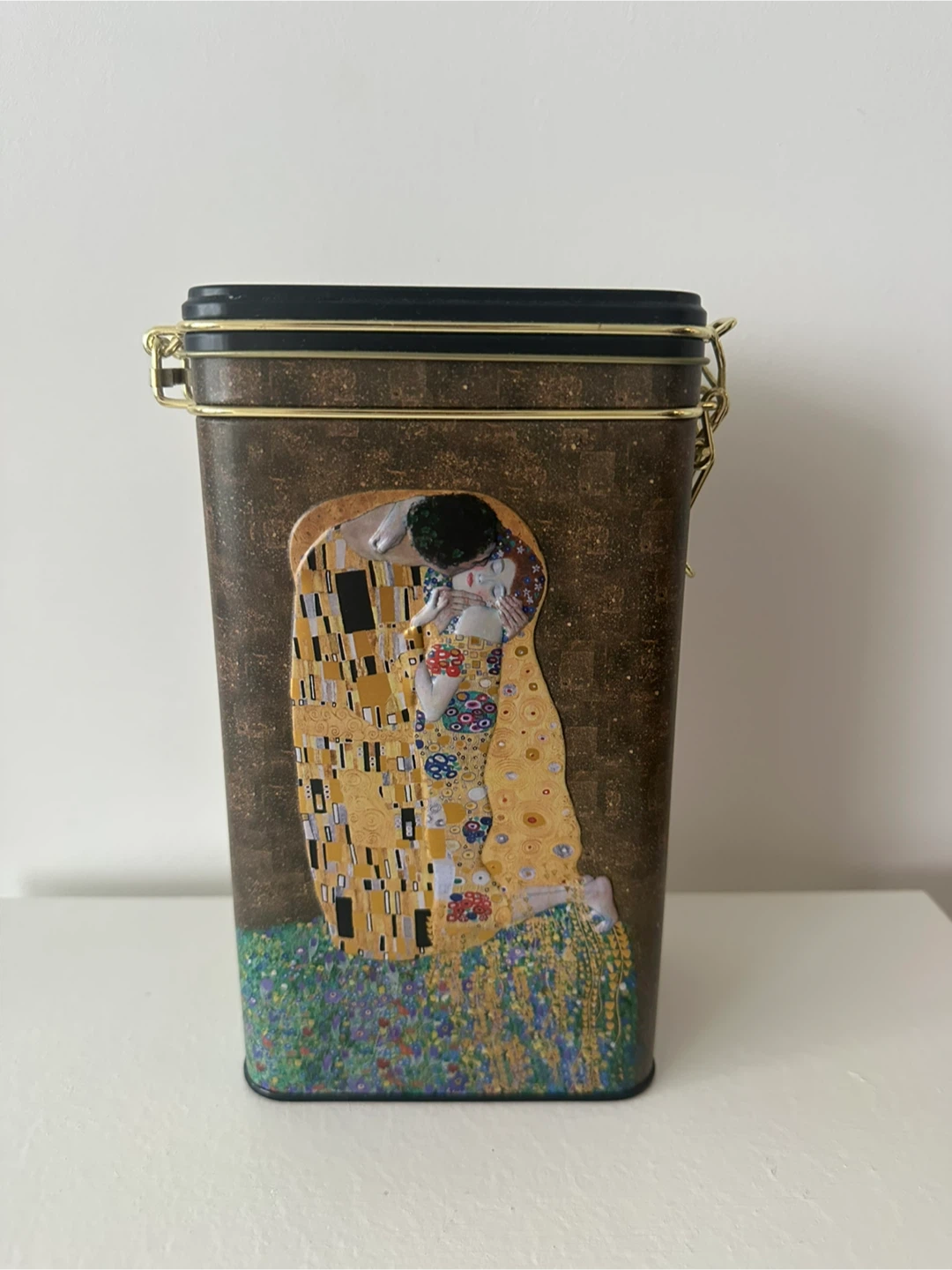 Gustav Klimt 'The Kiss' Tin Container