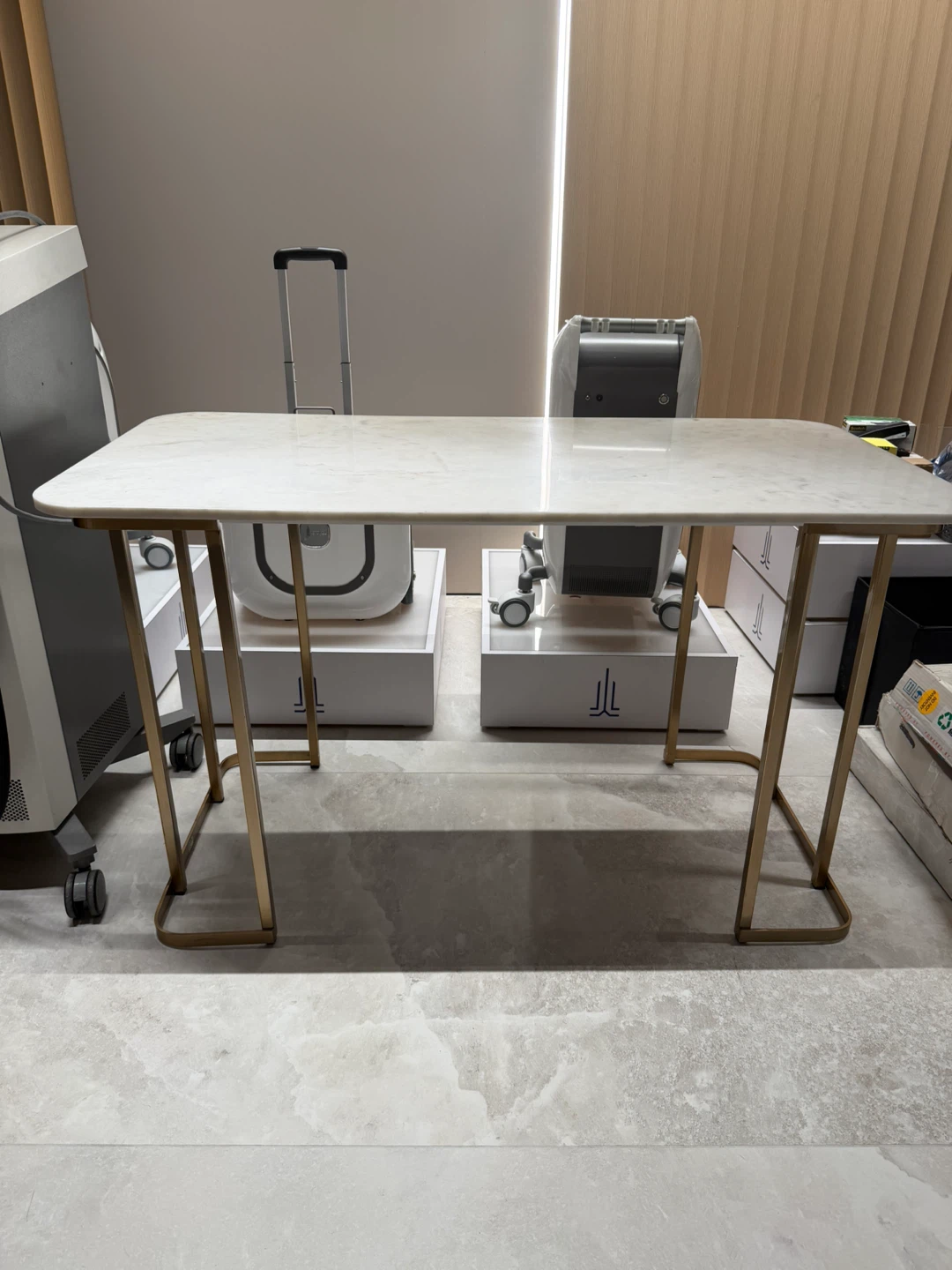 CB2 Dahlia Banswara marble and brass-finish desk - photo 2