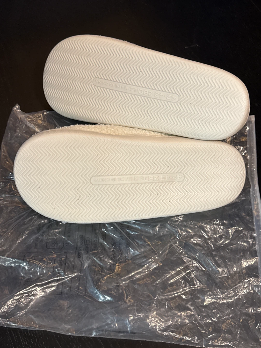 Eye Design Fuzzy Slippers - Size 41-42 - photo 4