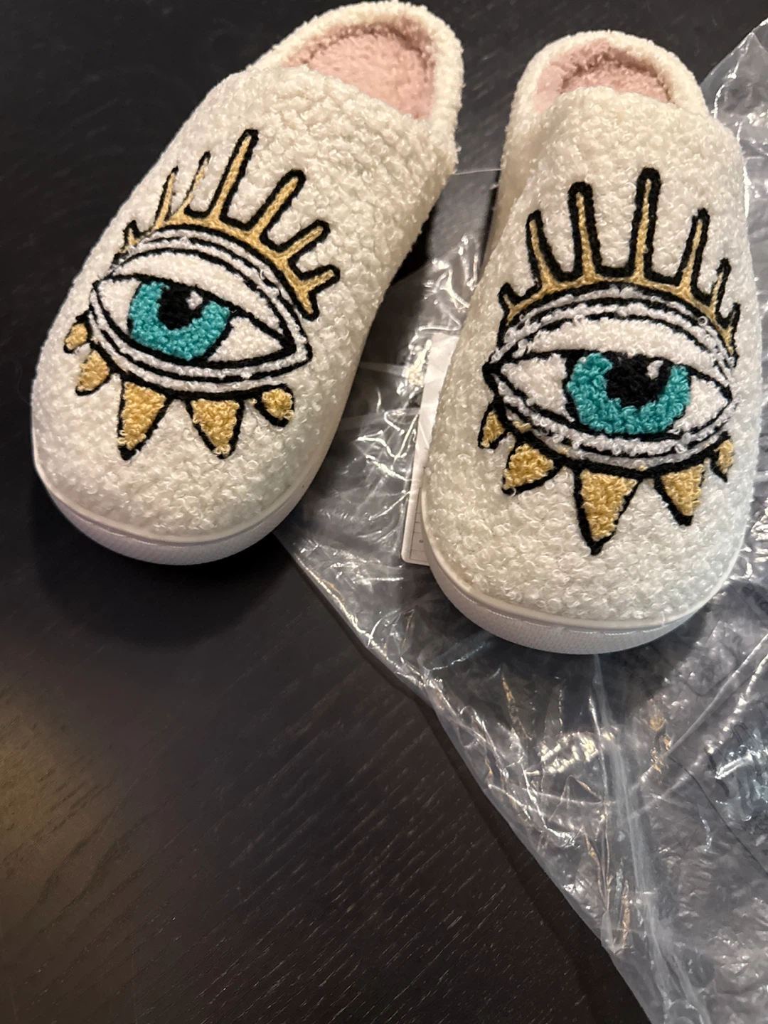 Eye Design Fuzzy Slippers - Size 41-42 - photo 3