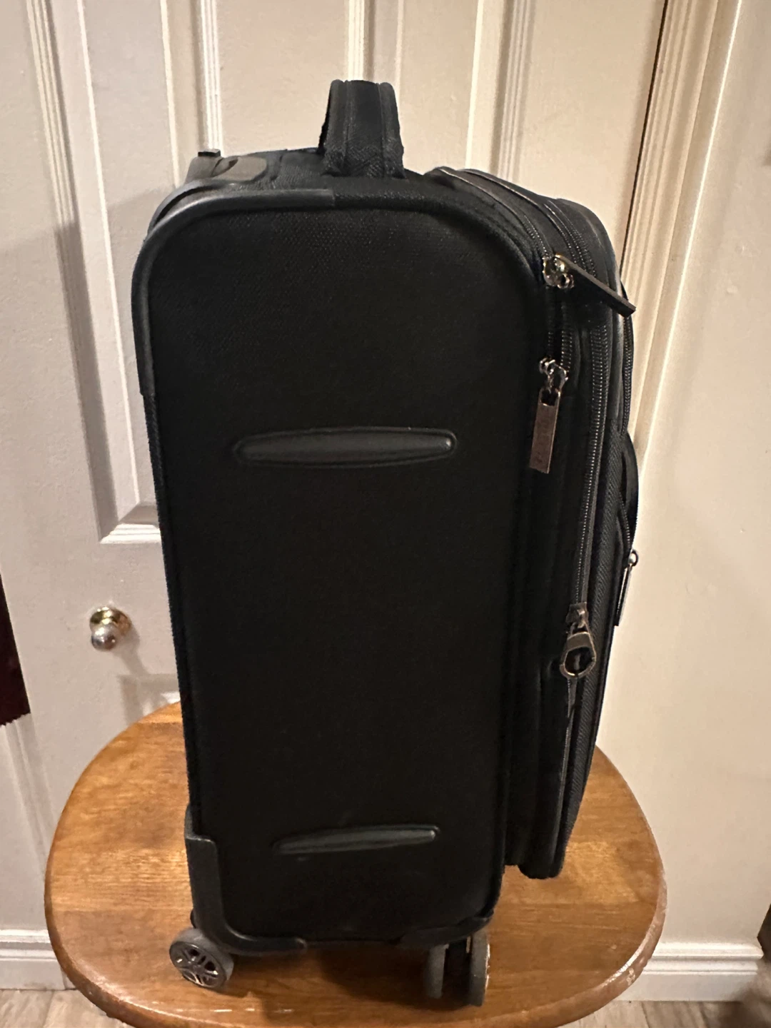 Perry Ellis Portfolio Black Carry-On Suitcase - photo 3