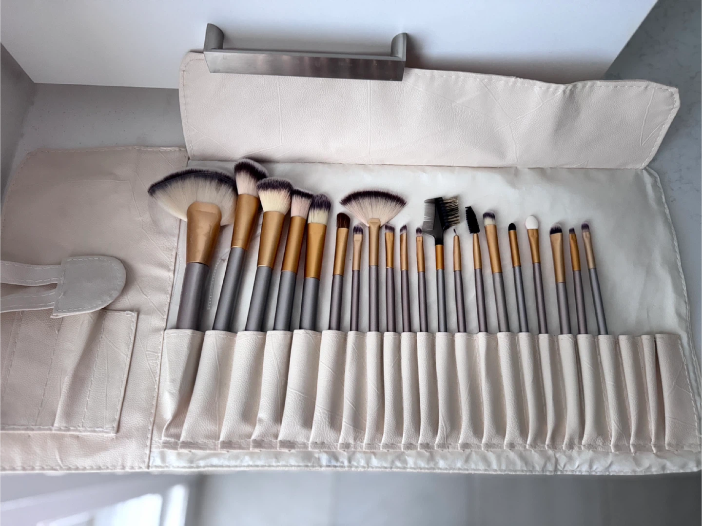 Makeup Brush Set with Carrying Case - photo 3