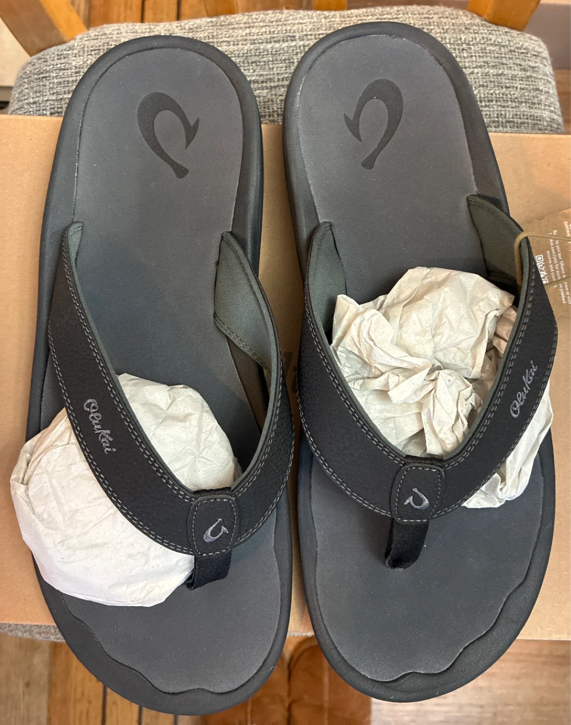 New in box OluKai 'Ohana Black/DK Shadow Sandals - Men's US 14 - photo 2