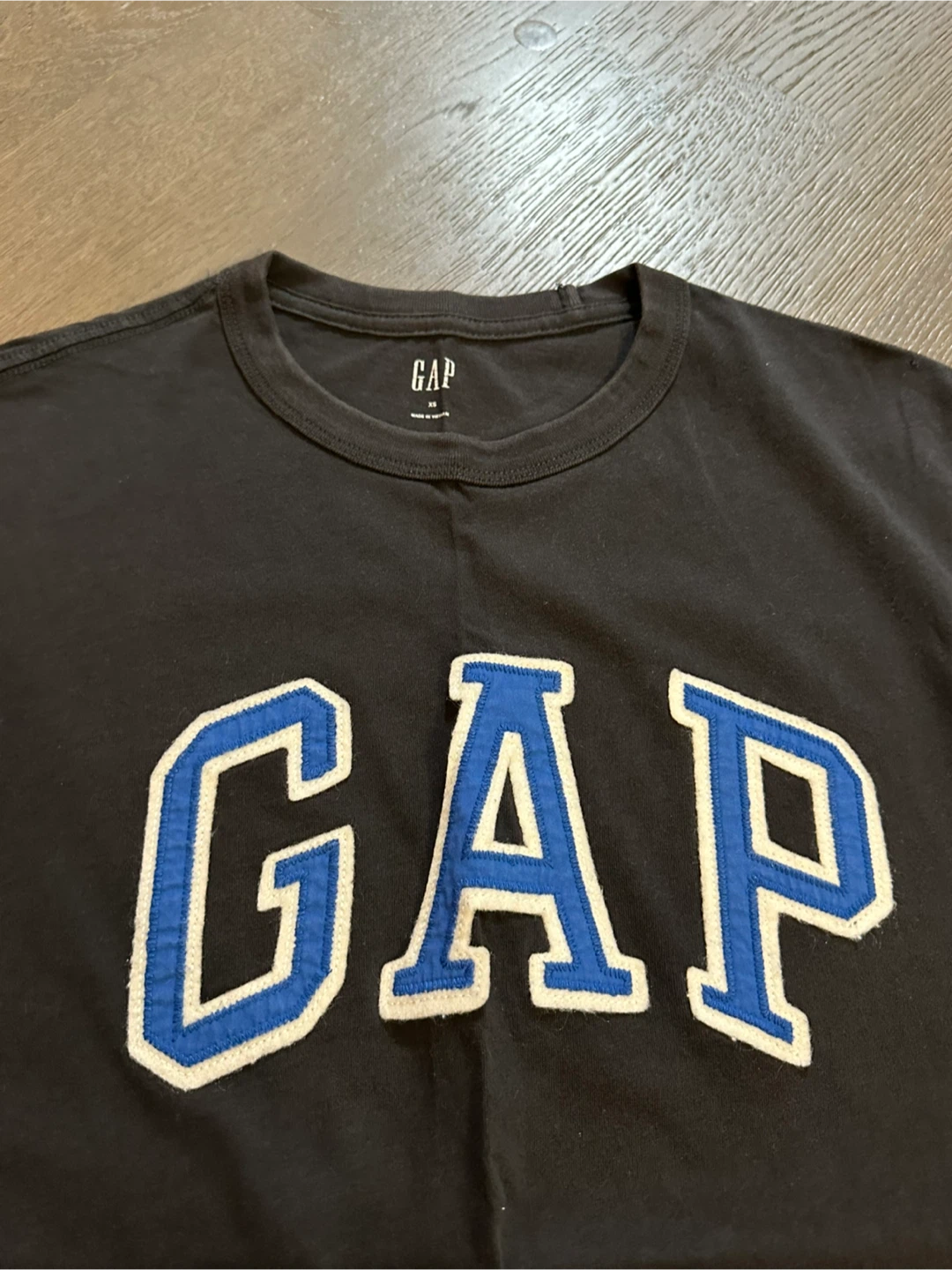 GAP Black T-Shirt - photo 2