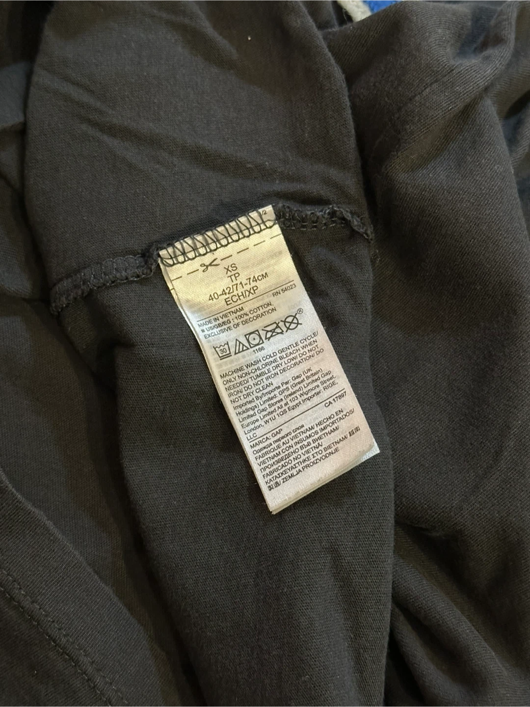 GAP Black T-Shirt - photo 3