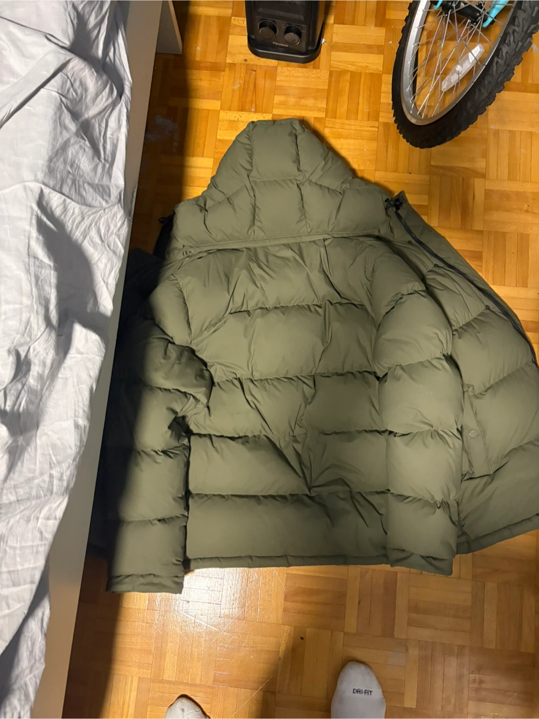 Aritzia Mr. Super Puff Jacket - Olive - Size M