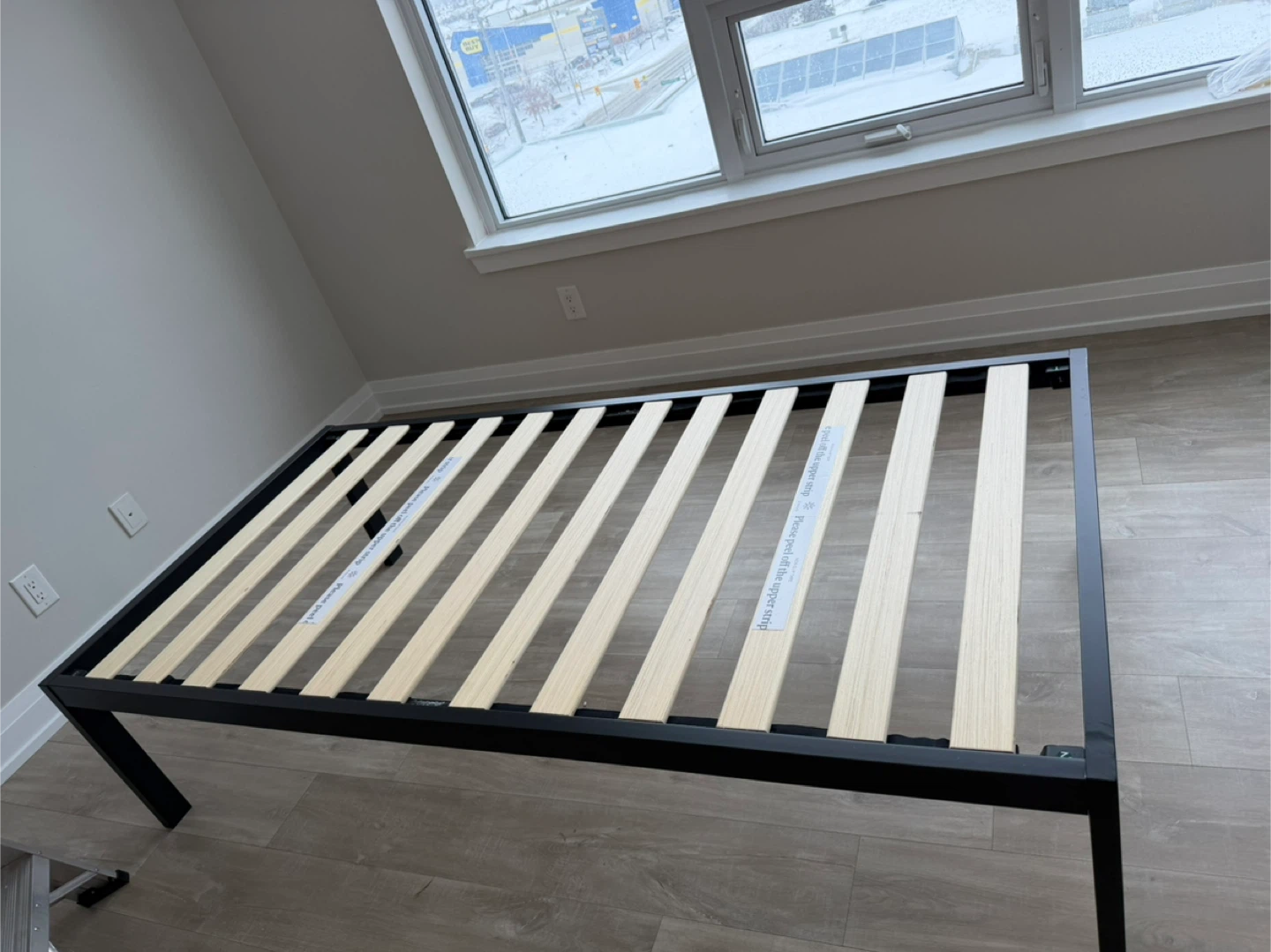 Twin size Metal Bed Frame - Black - photo 2