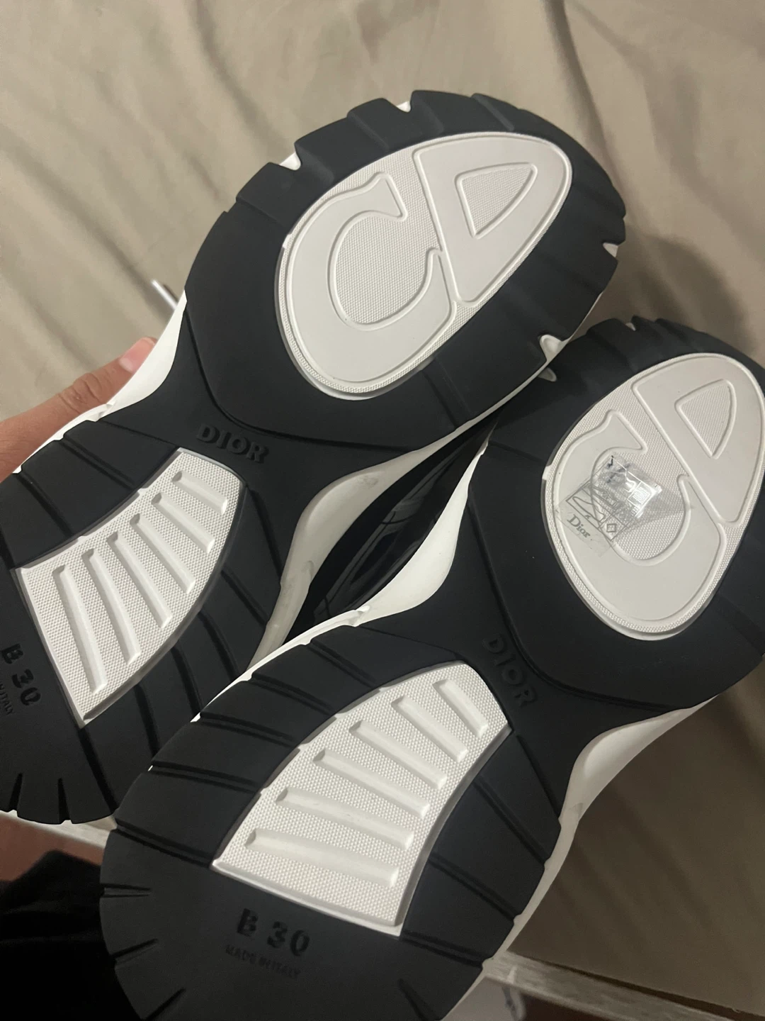Brand new Dior B30 Black/White Sneakers - Size 10 - photo 3