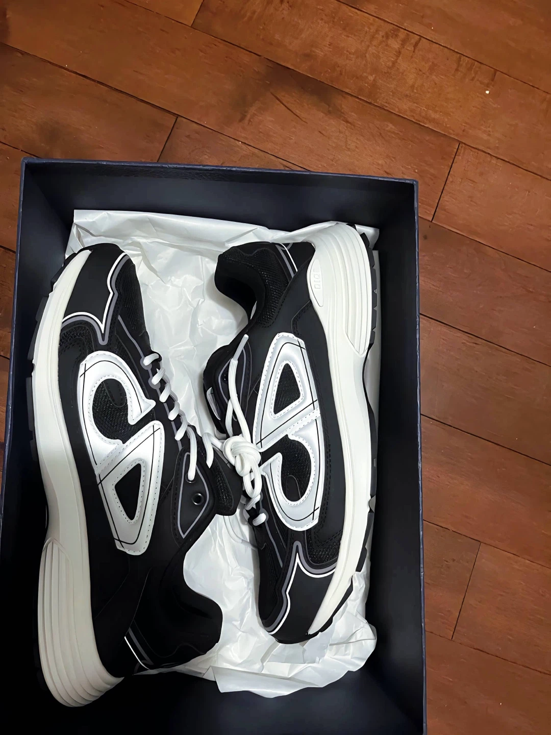 Brand new Dior B30 Black/White Sneakers - Size 10 - photo 2