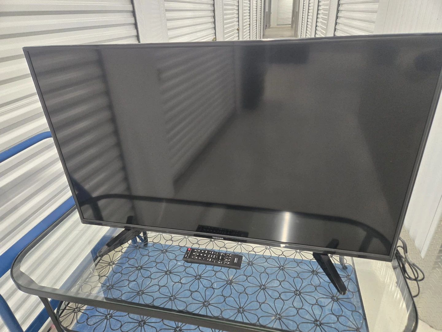 Best Buy 43L420U 43" LCD TV - photo 2